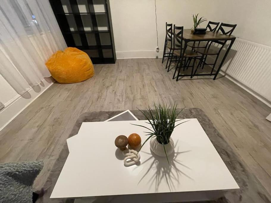 Spacious 2 Bedroom On Tower Bridge Londres Exterior foto
