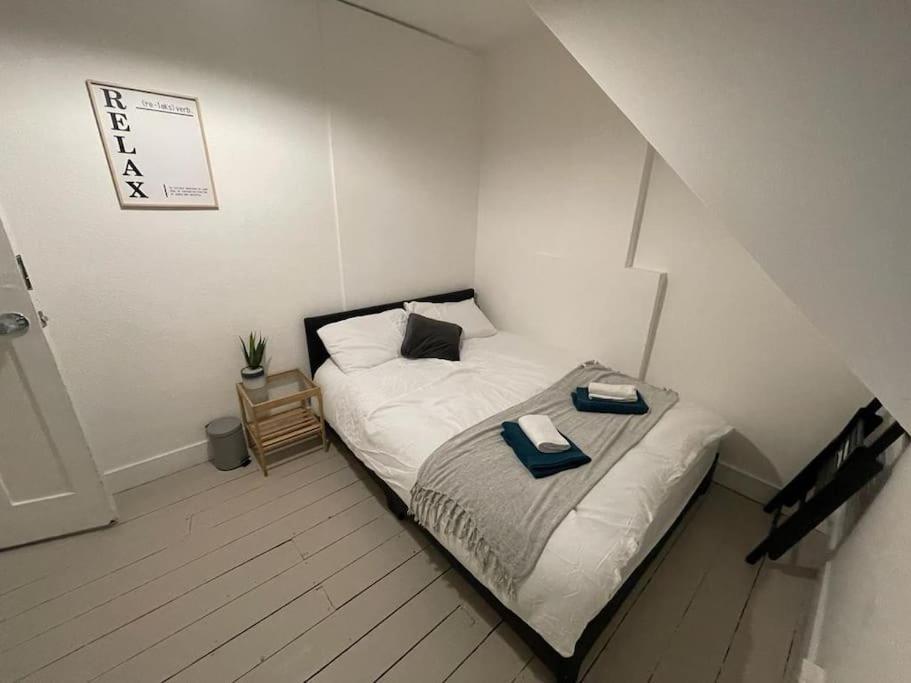 Spacious 2 Bedroom On Tower Bridge Londres Exterior foto