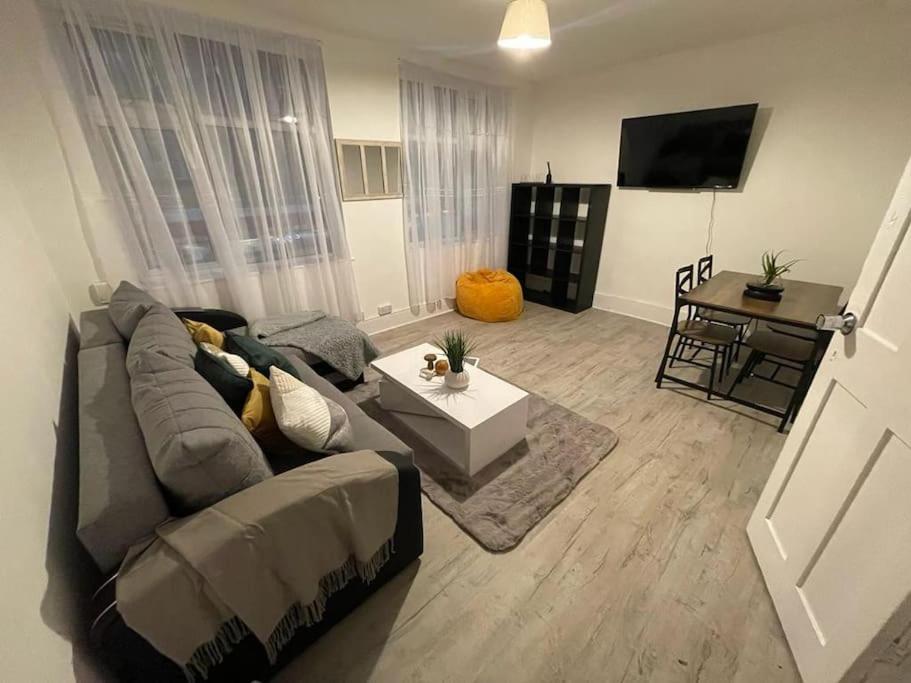 Spacious 2 Bedroom On Tower Bridge Londres Exterior foto
