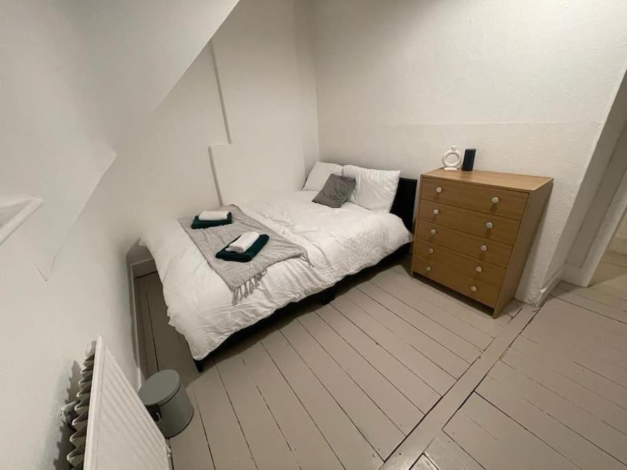 Spacious 2 Bedroom On Tower Bridge Londres Exterior foto