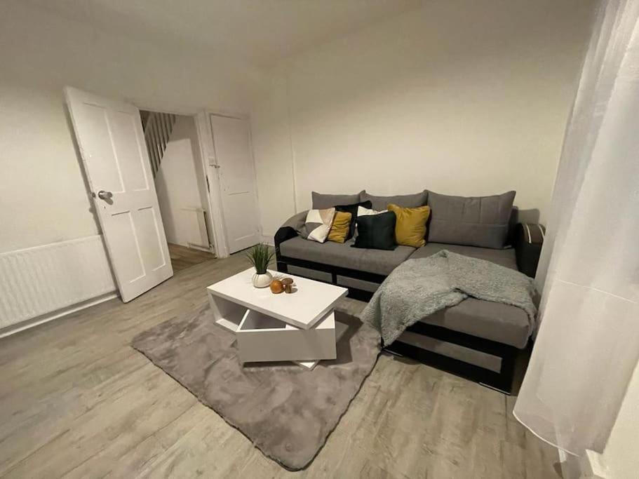 Spacious 2 Bedroom On Tower Bridge Londres Exterior foto