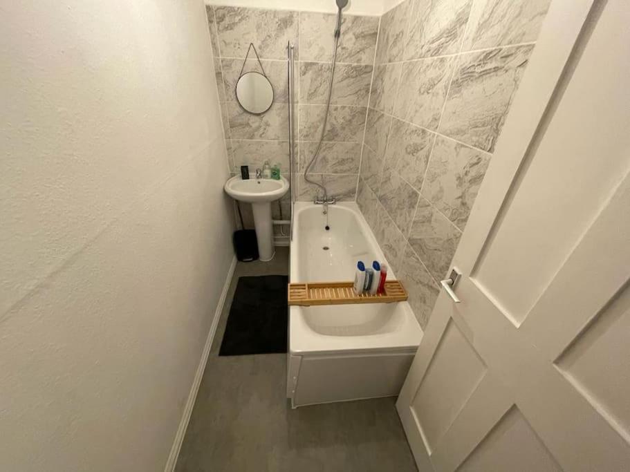 Spacious 2 Bedroom On Tower Bridge Londres Exterior foto