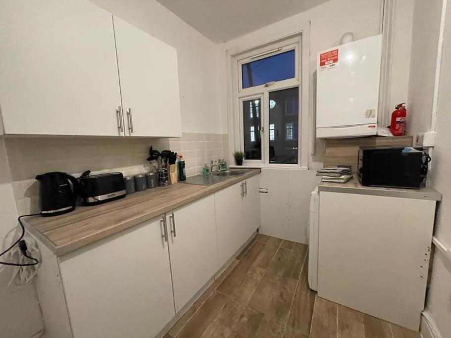Spacious 2 Bedroom On Tower Bridge Londres Exterior foto