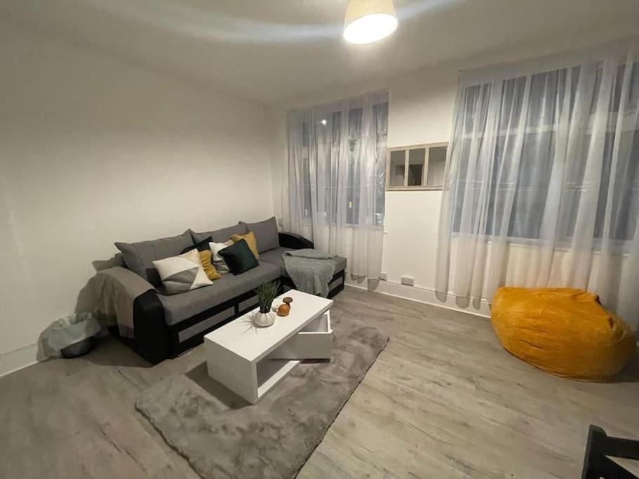 Spacious 2 Bedroom On Tower Bridge Londres Exterior foto